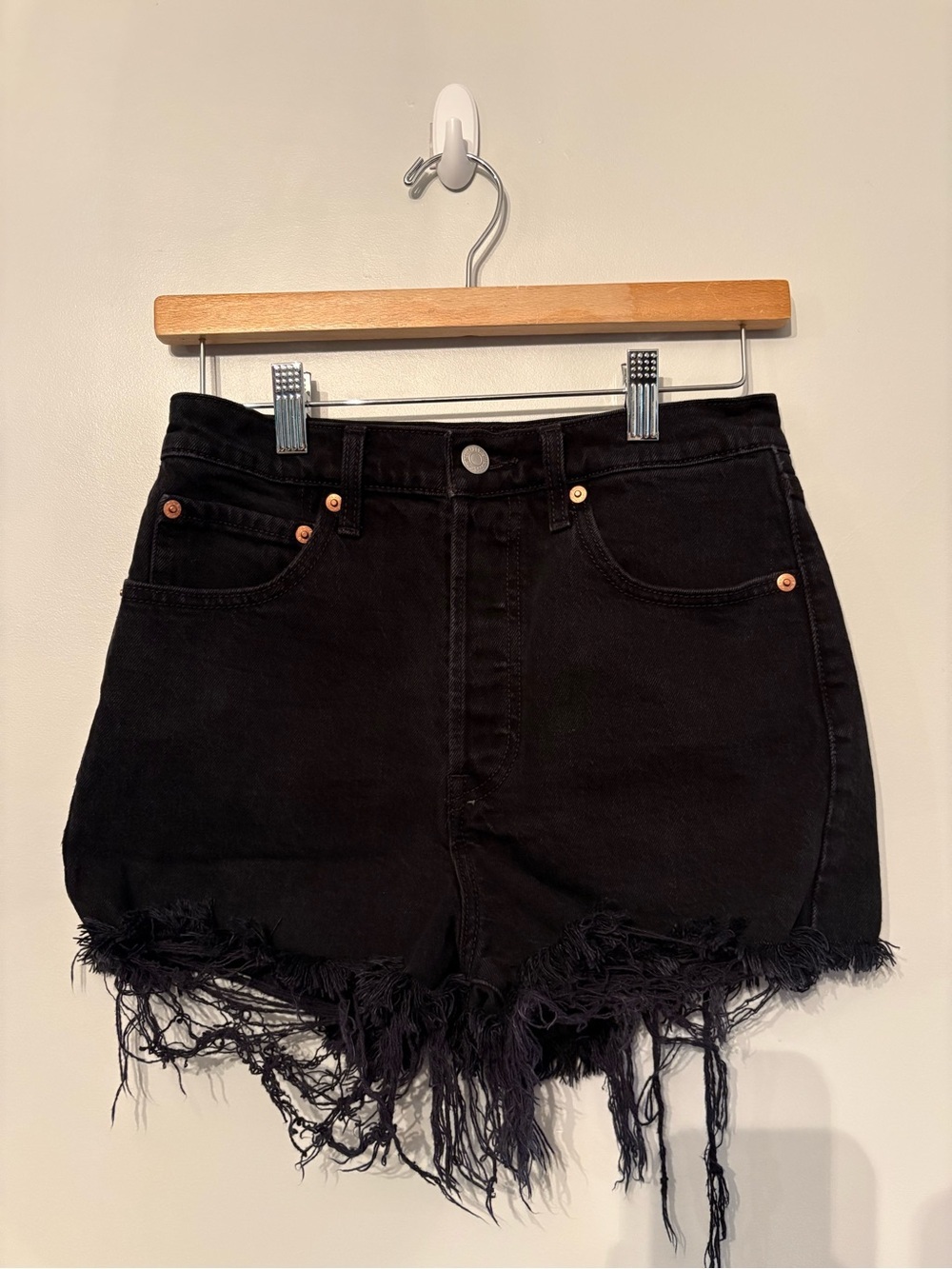 Levi’s Ribcage Shorts size 27 black 77879-0002